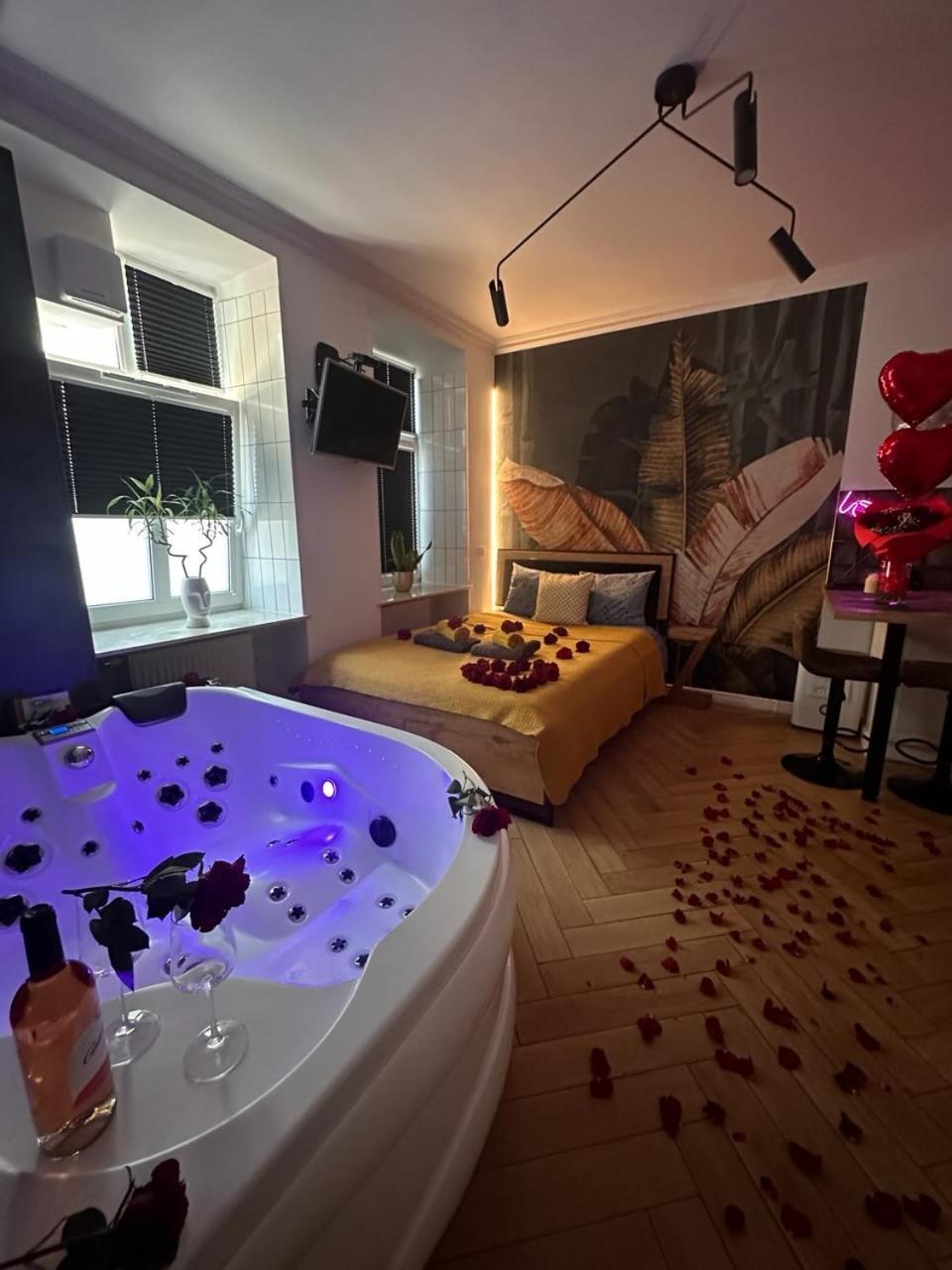 Jacuzzi & Bike Apartment, Krasków Exterior foto